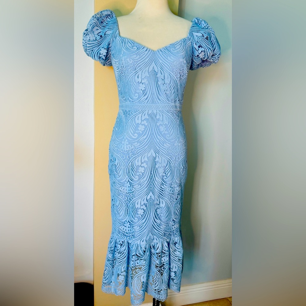 ML Monique Lhuillier special occasion Lte blue dress lace midi  Orig $595 NWOT